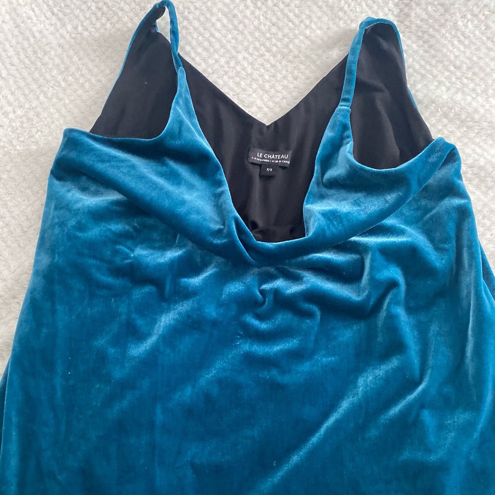 💙LE CHATEAU 💙Teal velvet spaghetti strap shirt. Size small.In great condition